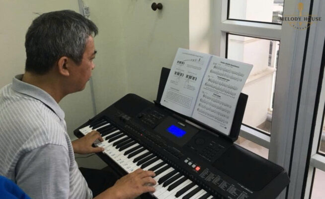 Đàn Organ dành cho người lớn - Cánh cửa âm nhạc cho mọi lứa tuổi 2 Đàn Organ dành cho người lớn