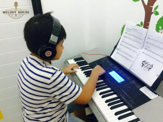 Phối hợp 2 tay, làm chủ tiết tấu